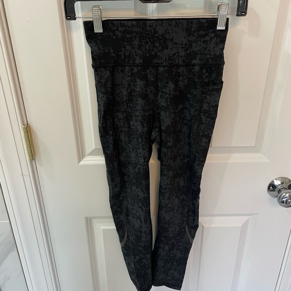 grey/black workout leggings